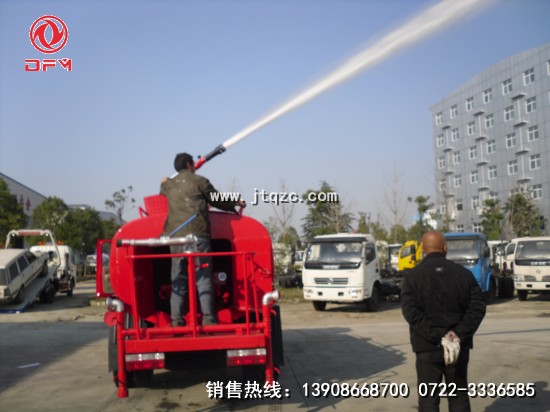 銳鈴糧庫(kù)消防車(chē)后面